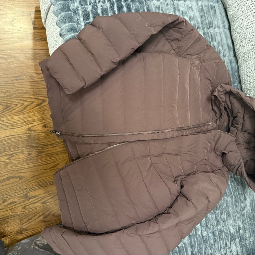 Lululemon men’s small chocolate puffer jacket with hood (like new)